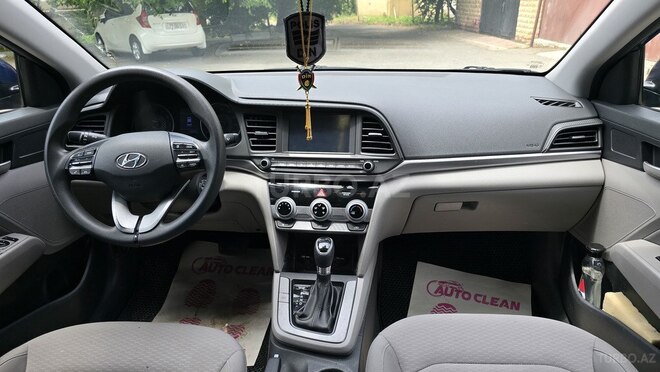 Hyundai Elantra-11
