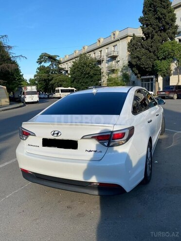 Hyundai Sonata-2