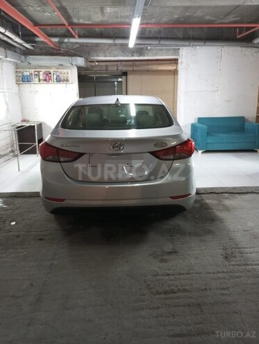 Hyundai Elantra-2