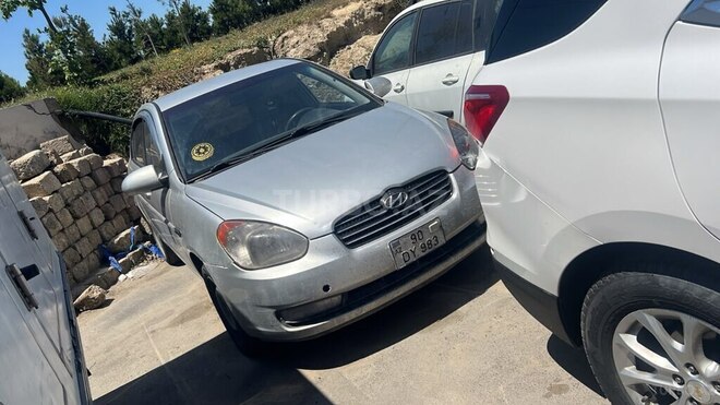 Hyundai Accent-1