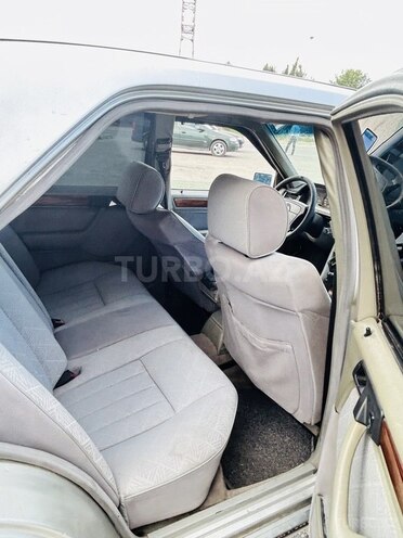 Mercedes 220 E-9