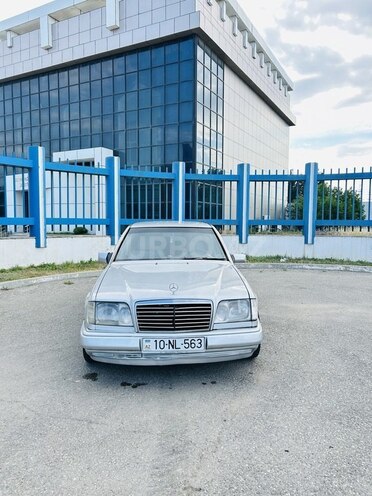 Mercedes 220 E-1