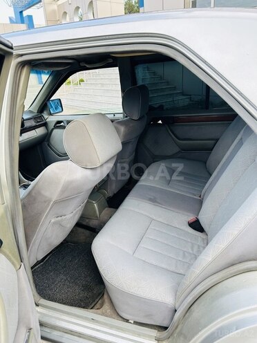 Mercedes 220 E-8