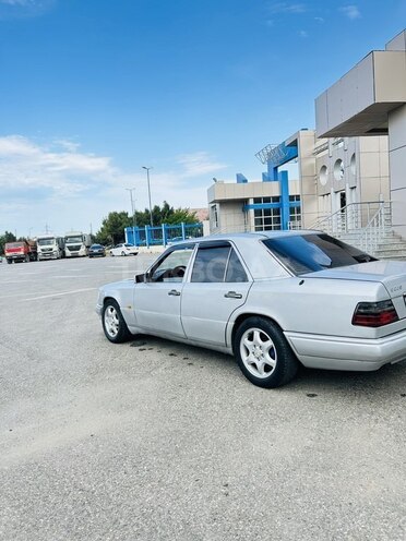 Mercedes 220 E-5