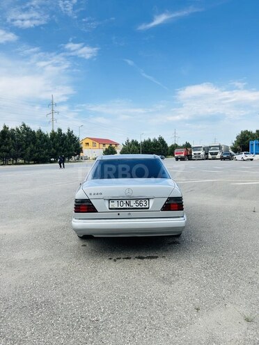 Mercedes 220 E-4