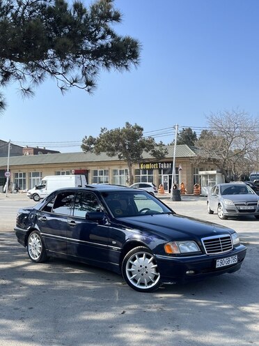 Mercedes C 200-1