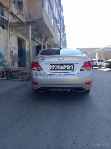 Hyundai Accent-2