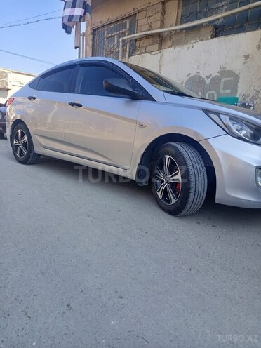 Hyundai Accent-3
