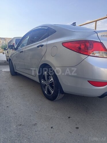 Hyundai Accent-4