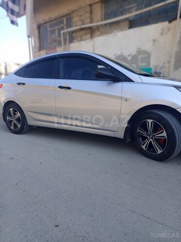 Hyundai Accent-5