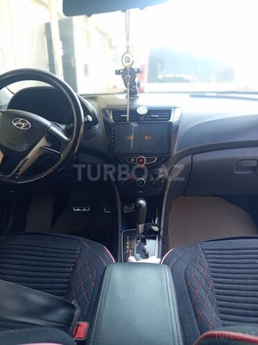 Hyundai Accent-7