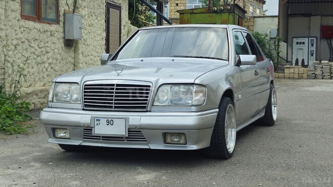 Mercedes 320 E-1