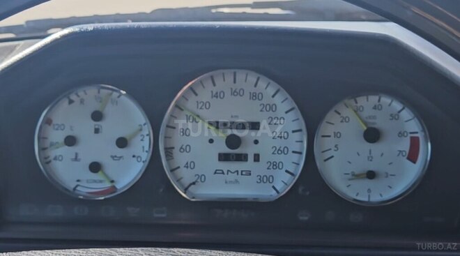 Mercedes 320 E-9