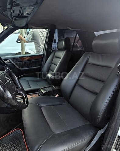 Mercedes 320 E-16