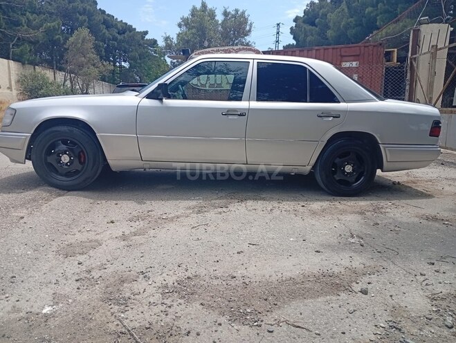 Mercedes 220 E-3