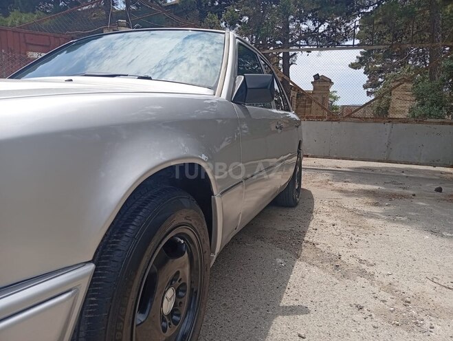 Mercedes 220 E-5