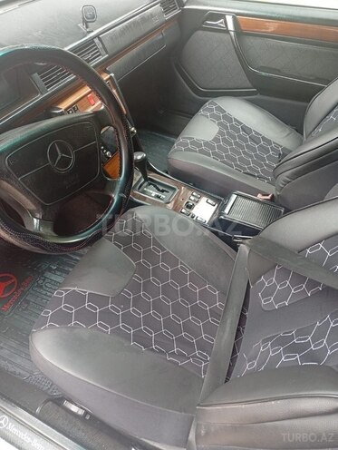 Mercedes 220 E-11