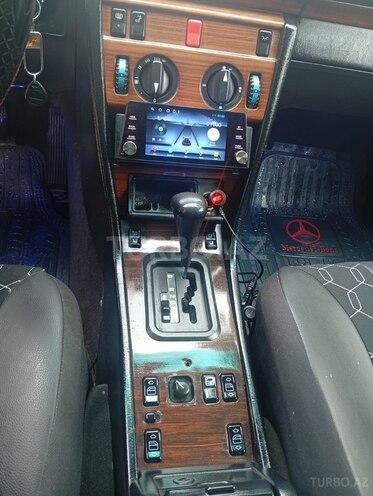 Mercedes 220 E-9