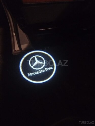 Mercedes 220 E-19