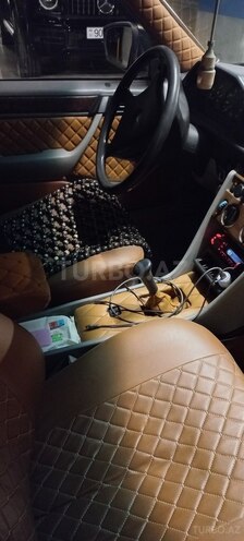 Mercedes 200 D-2