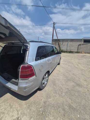 Opel Zafira-4