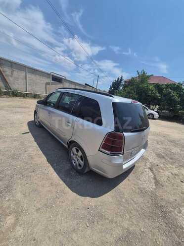 Opel Zafira-8