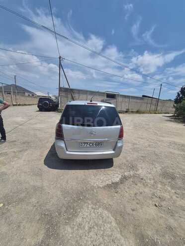 Opel Zafira-9
