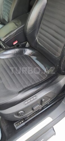 Volkswagen Passat-10
