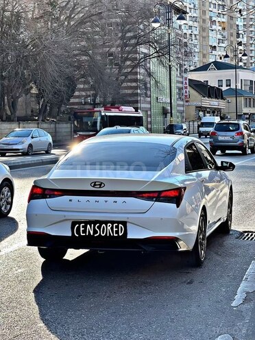 Hyundai Elantra-4