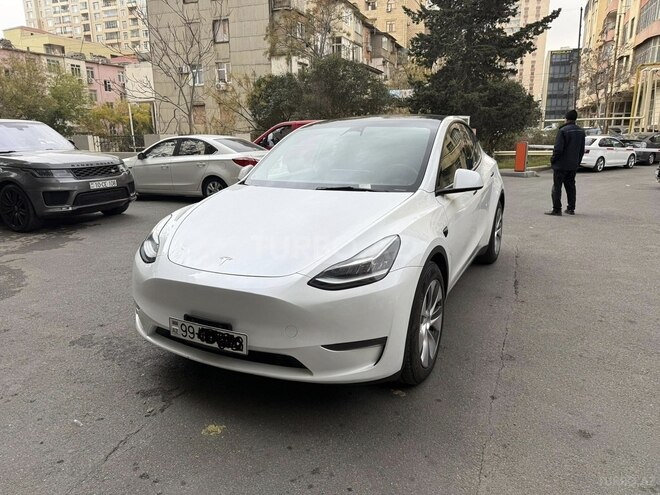 Tesla Model Y-1