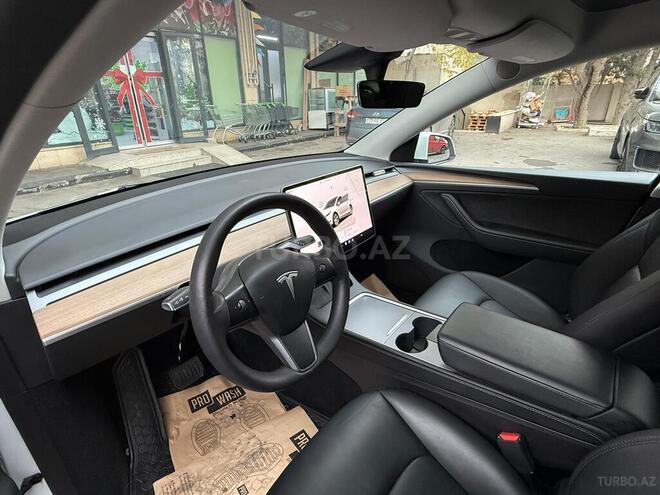 Tesla Model Y-6
