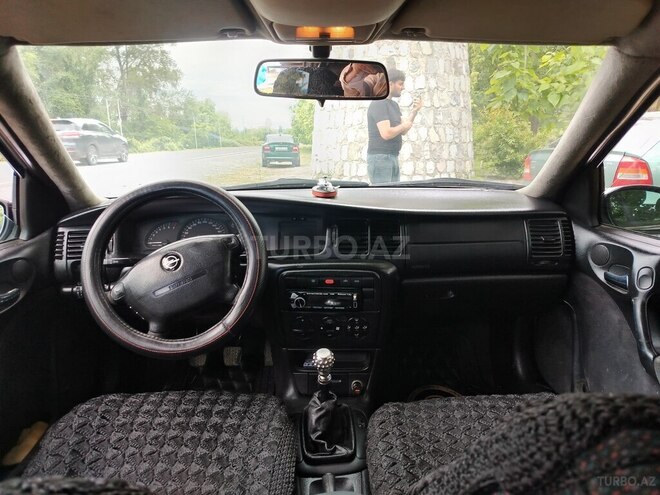 Opel Vectra-3