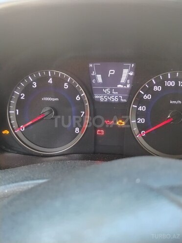 Hyundai Accent-10