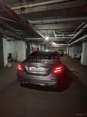 Mercedes E 220 d-3