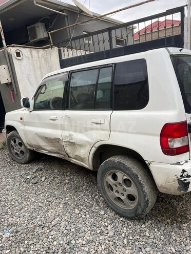 Mitsubishi Pajero io-6