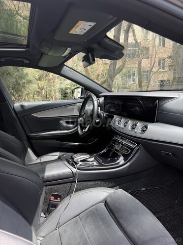 Mercedes E 220 d-6