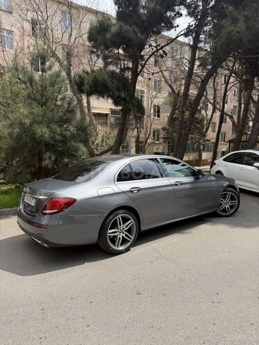 Mercedes E 220 d-4