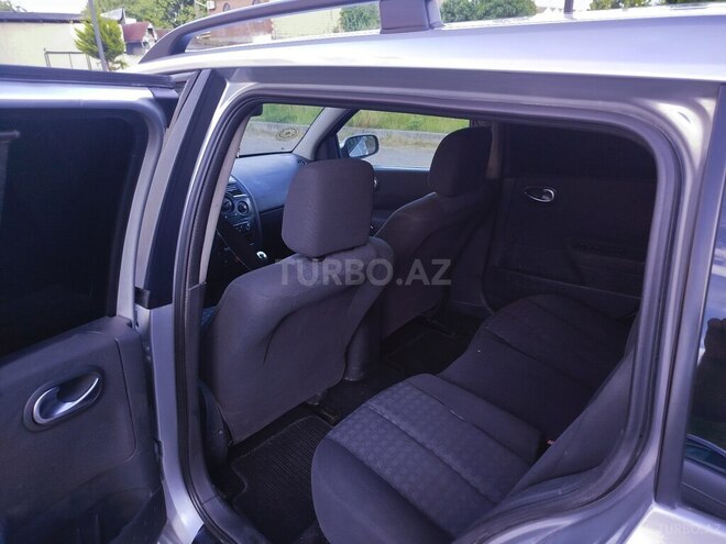 Renault Megane-13