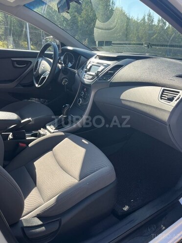 Hyundai Elantra-5