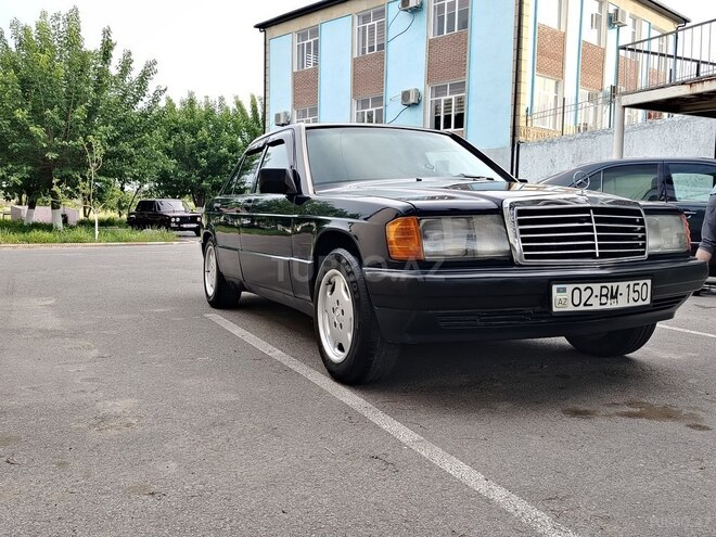 Mercedes 190-1