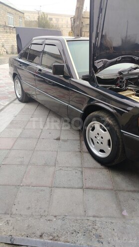 Mercedes 190-10