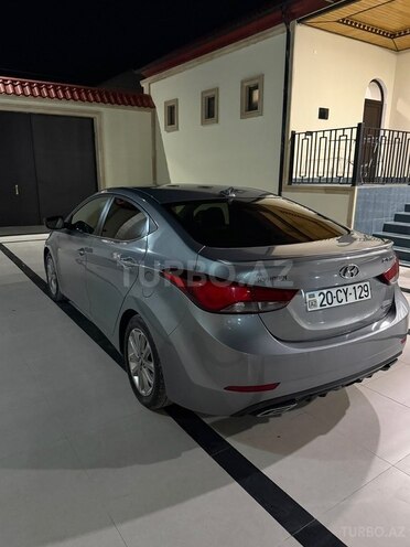 Hyundai Elantra-6