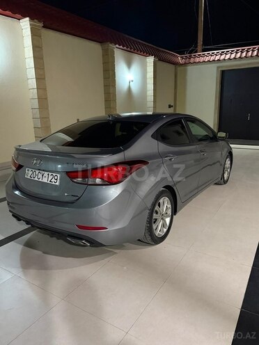 Hyundai Elantra-5