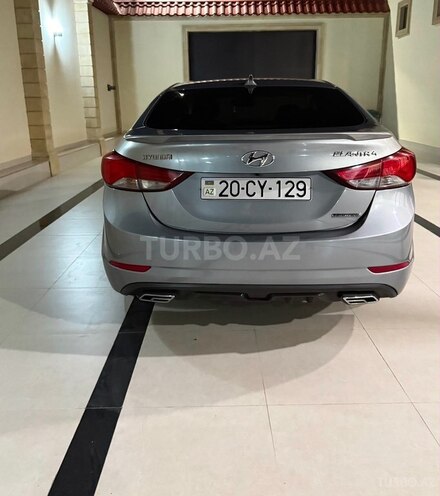 Hyundai Elantra-4