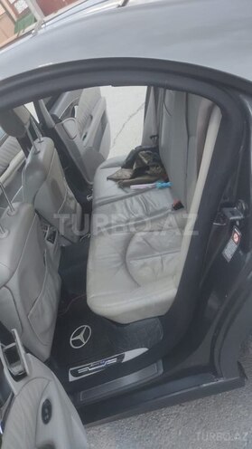 Mercedes E 320-17
