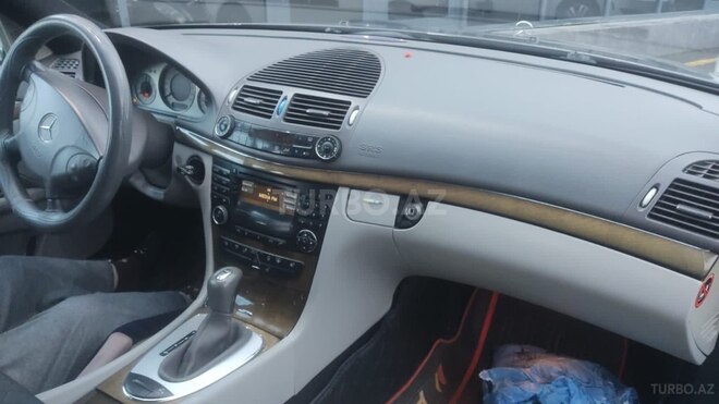 Mercedes E 320-8