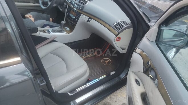 Mercedes E 320-9