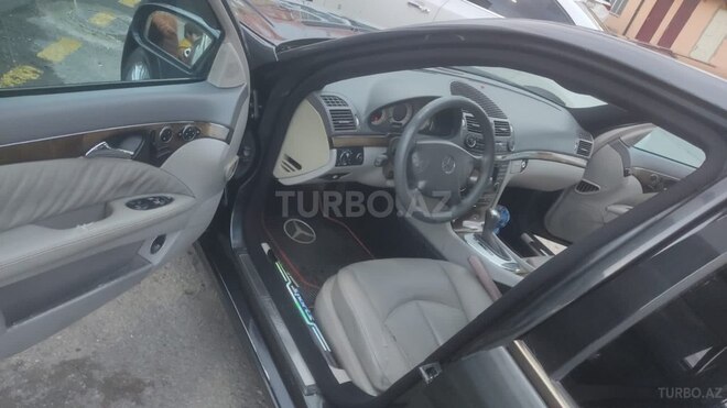 Mercedes E 320-7
