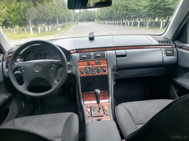 Mercedes E 220-3