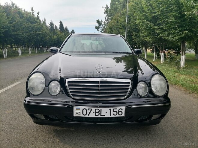 Mercedes E 220-1